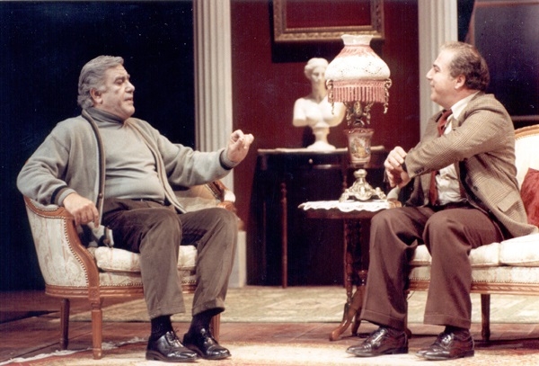 Ο ΔΡΟΜΟΣ ΠΕΡΝΑ ΑΠΟ ΜΕΣΑ 