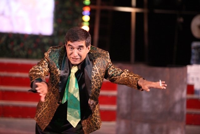 NO σμοκιν PLEASE 