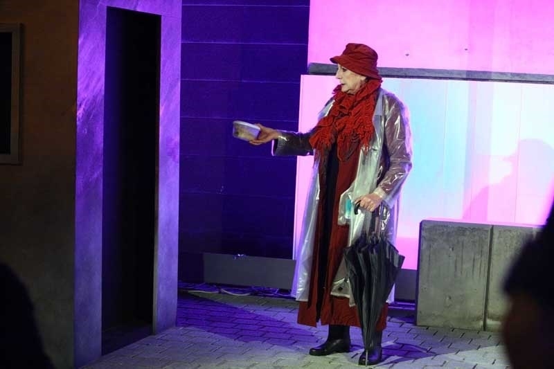 ΤΟ ΜΠΟΥΦΑΝ ΤΗΣ ΧΑΡΛΕΫ Ή ΠΑΛΙ ΚΑΛΑ… 